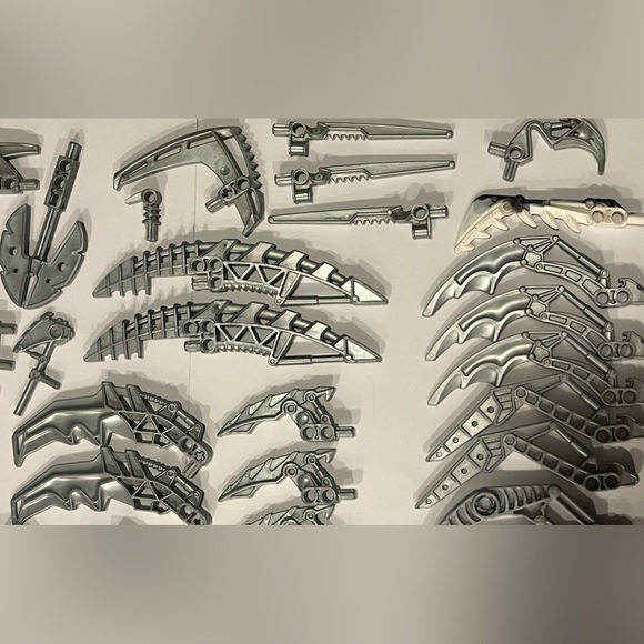 Huge Set Of LEGO Bionicle Weapons Set Of 43 Items Bundle Genuine Bionicle Parts - Picture 10 of 15